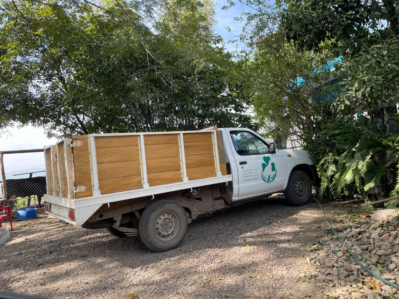 Vehículo de ruta para entregas de carne de codorniz en jalisco 